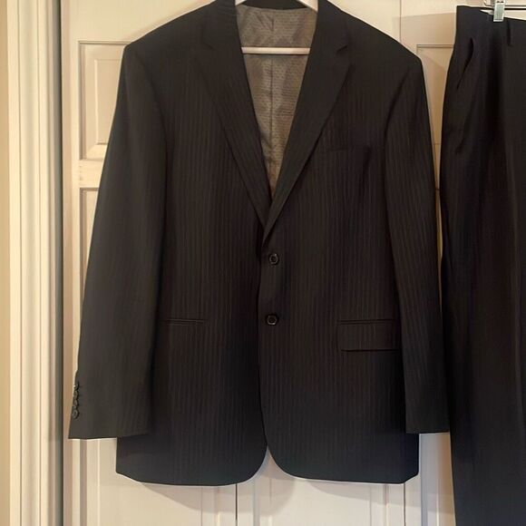 Mantoni virgin wool two button charcoal grey suit size 46R - Picture 8 of 16